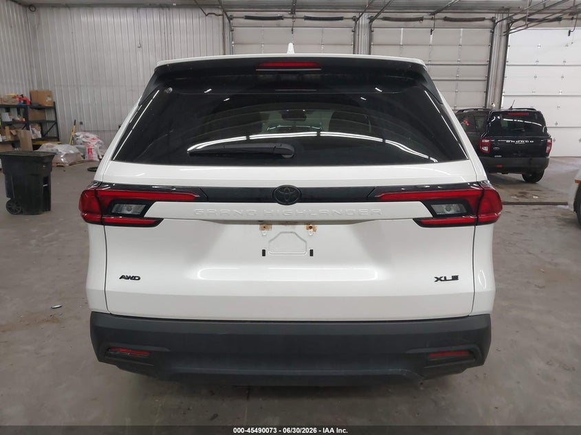 2025 Toyota Highlander (VIN: 5TDAAAB50SS088399)