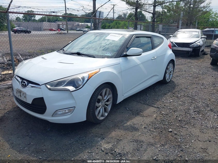 2013 Hyundai Veloster Base W/Black KMHTC6AD2DU141333 photo 1