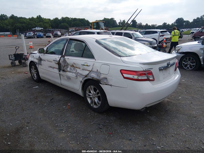 2011 TOYOTA CAMRY auction photo 3