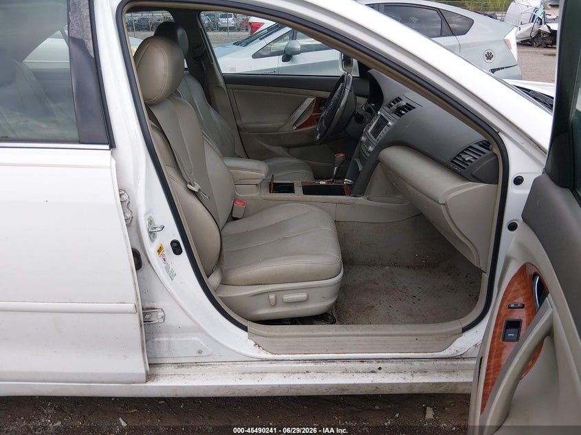 2011 TOYOTA CAMRY auction photo 5