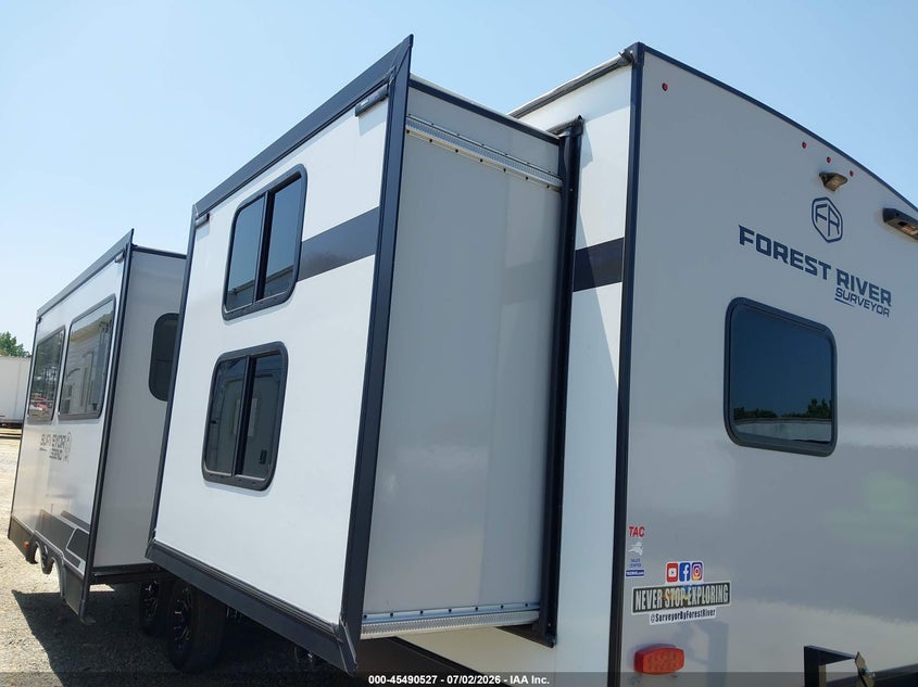 2025 FOREST RIVER SURVEYOR auction photo 3