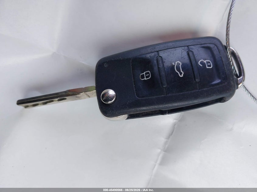2019 Volkswagen Beetle 2.0T Final Edition Se/2.0T Final Edition Sel/2.0T S VIN: 3VWFD7AT2KM706691 Lot: 45490566