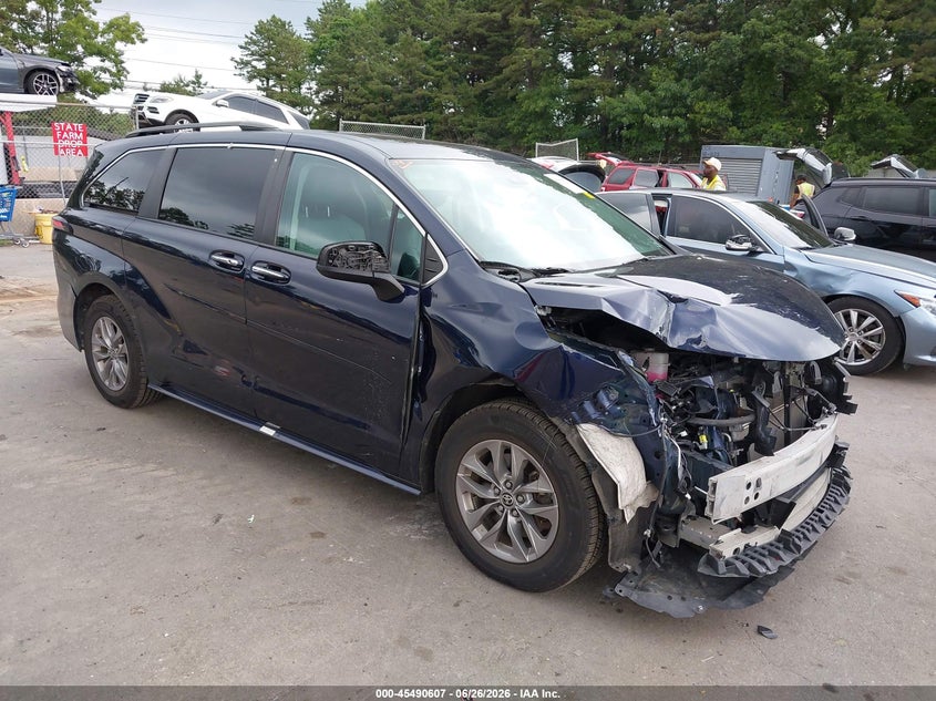 2022 TOYOTA SIENNA auction photo 1