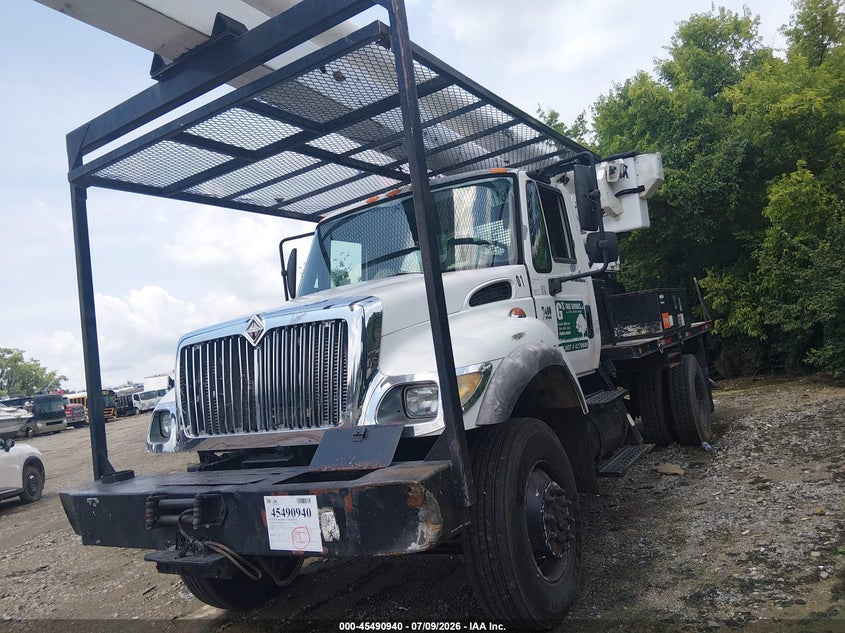 2005 INTERNATIONAL 7000 auction photo 2