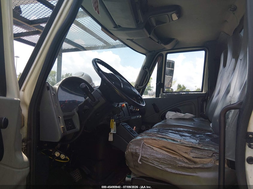 2005 INTERNATIONAL 7000 auction photo 7