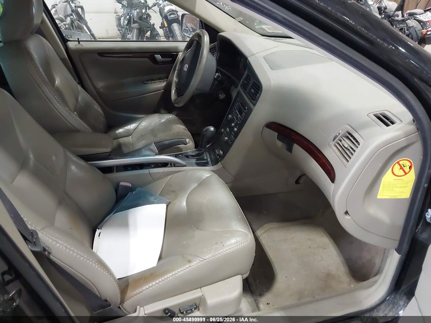 2004 VOLVO XC70 auction photo 5