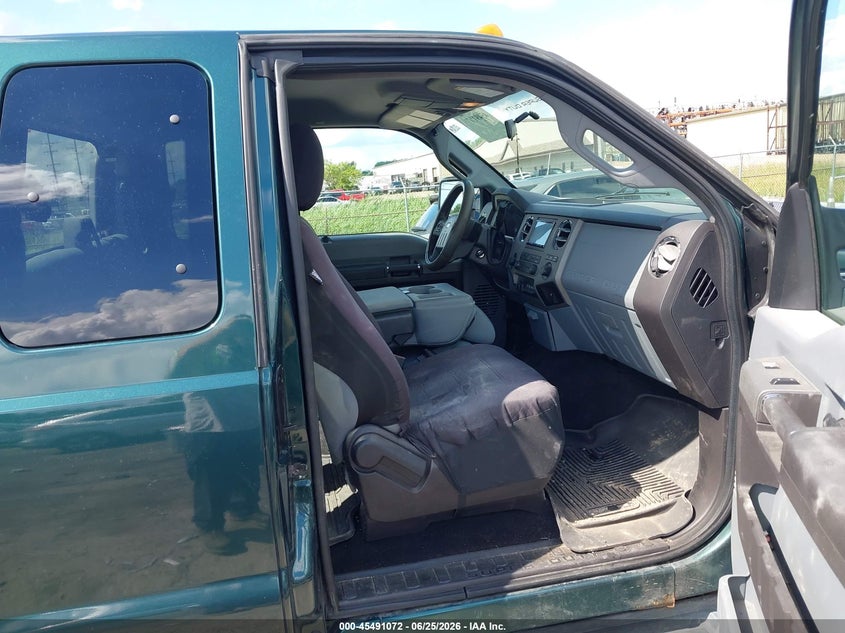2011 FORD SUPER DUTY F-250 SRW auction photo 5