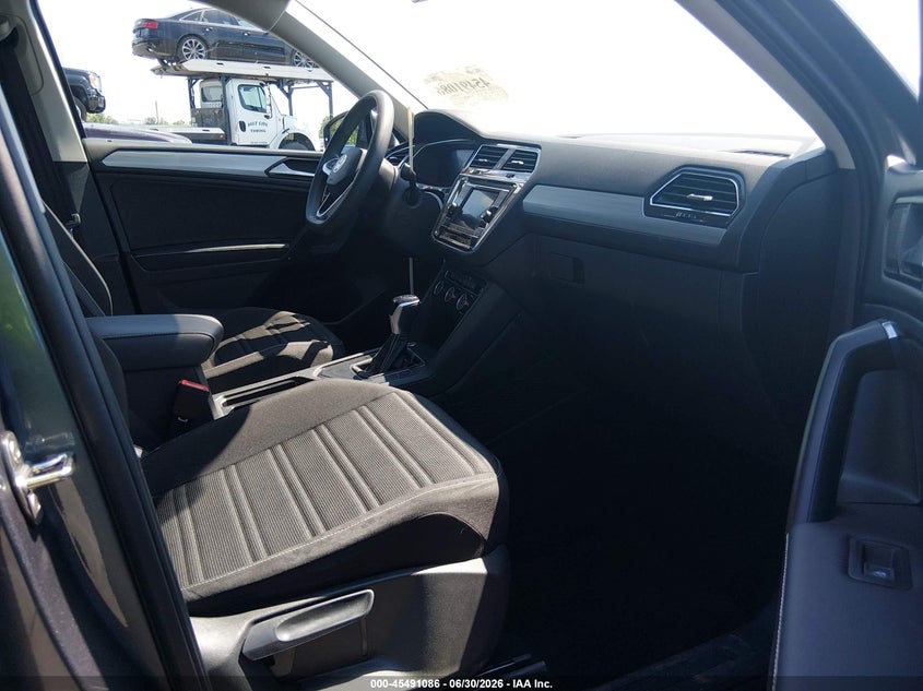 2023 VOLKSWAGEN TIGUAN 2.0T S — Фото 5