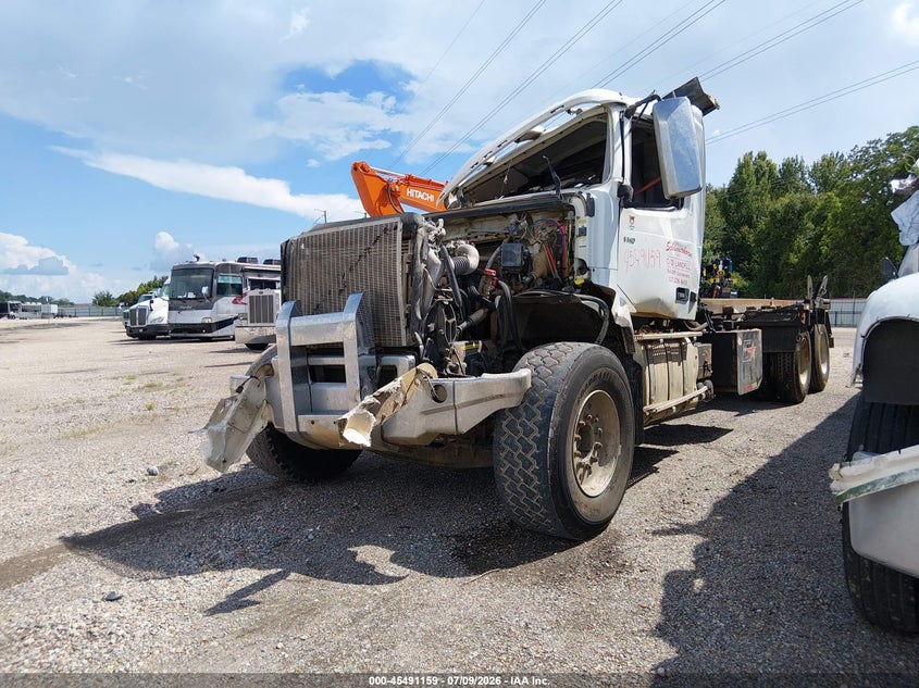 2019 VOLVO VHD auction photo 2