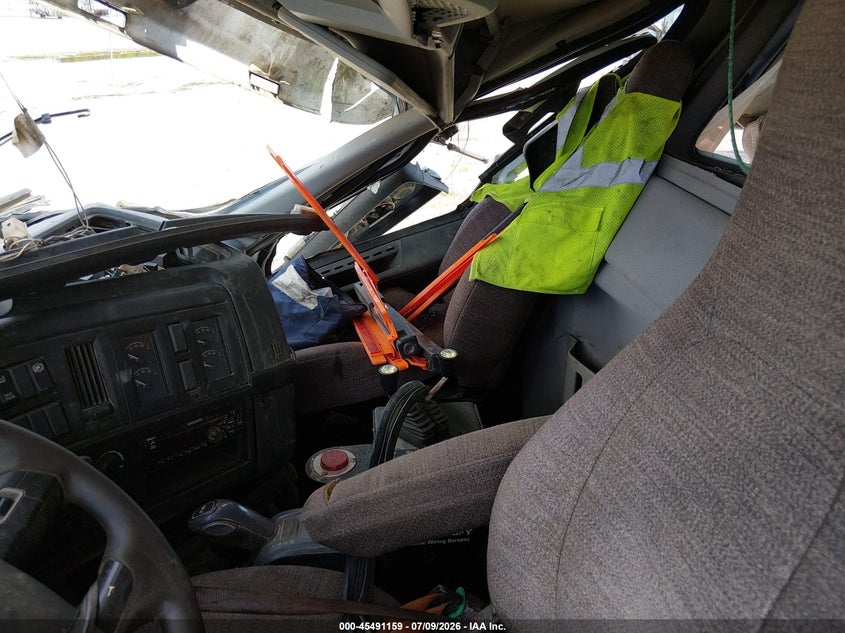 2019 VOLVO VHD auction photo 6