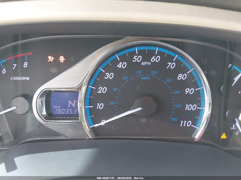 2011 TOYOTA SIENNA auction photo 7