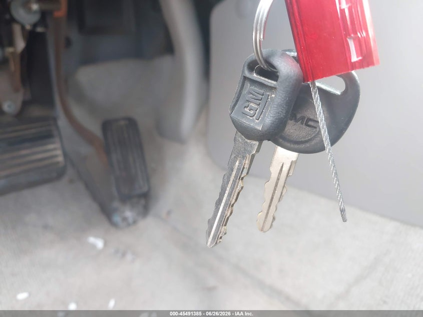 GMC YUKON 2004 VIN 1GKEK13TX4R116436