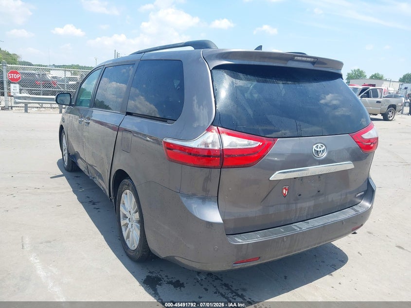 2016 TOYOTA SIENNA auction photo 3
