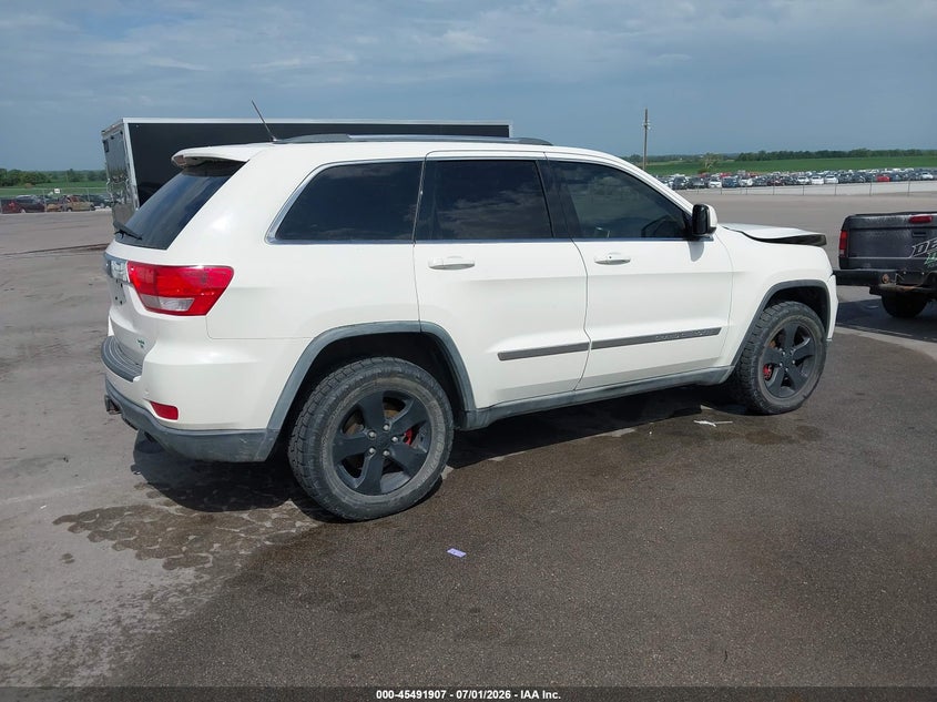 2011 JEEP GRAND CHEROKEE auction photo 4