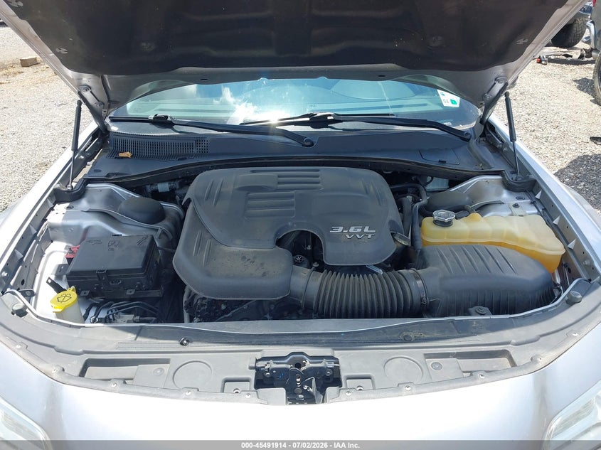 2018 CHRYSLER 300 auction photo 8