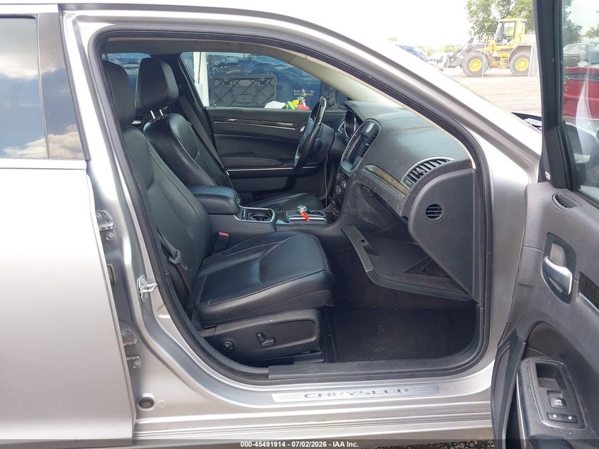 2018 CHRYSLER 300 auction photo 5