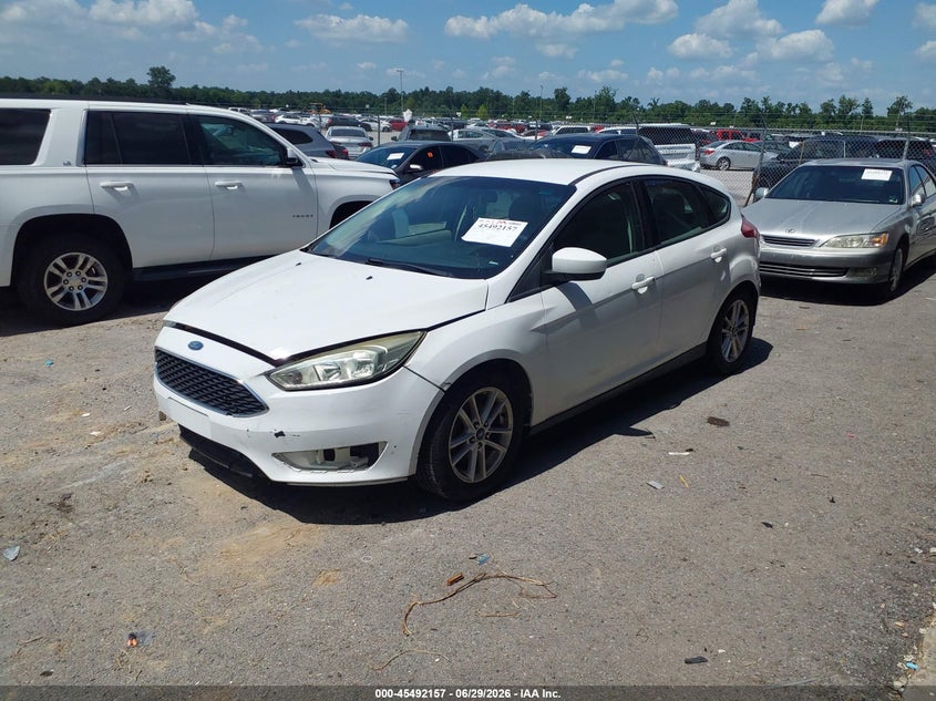 2018 Ford Focus Se 1FADP3K29JL231949 photo 1