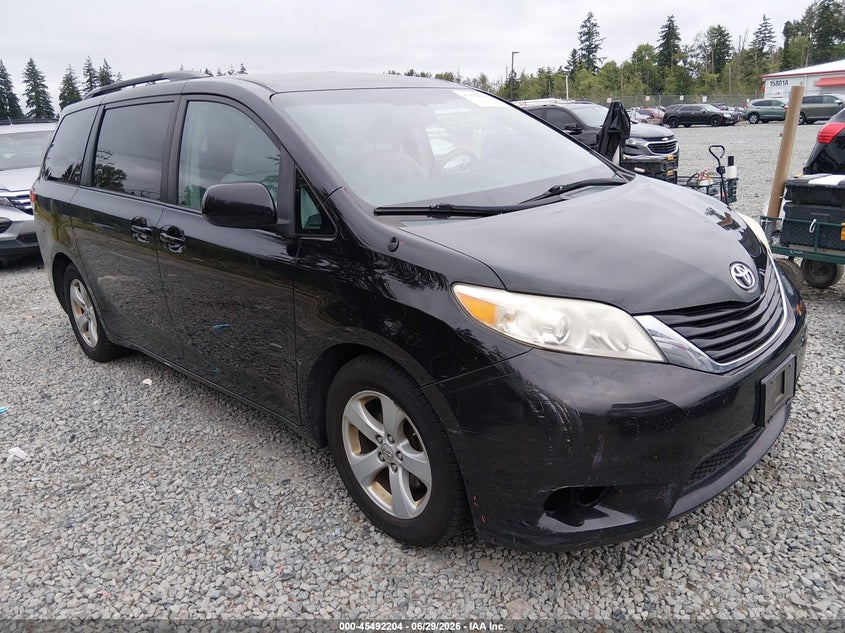 2013 Toyota Le V6 8 Passenger