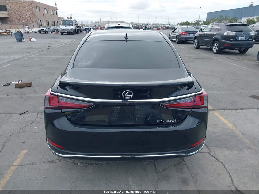 AtlanticExpress - Lexus ES 300h