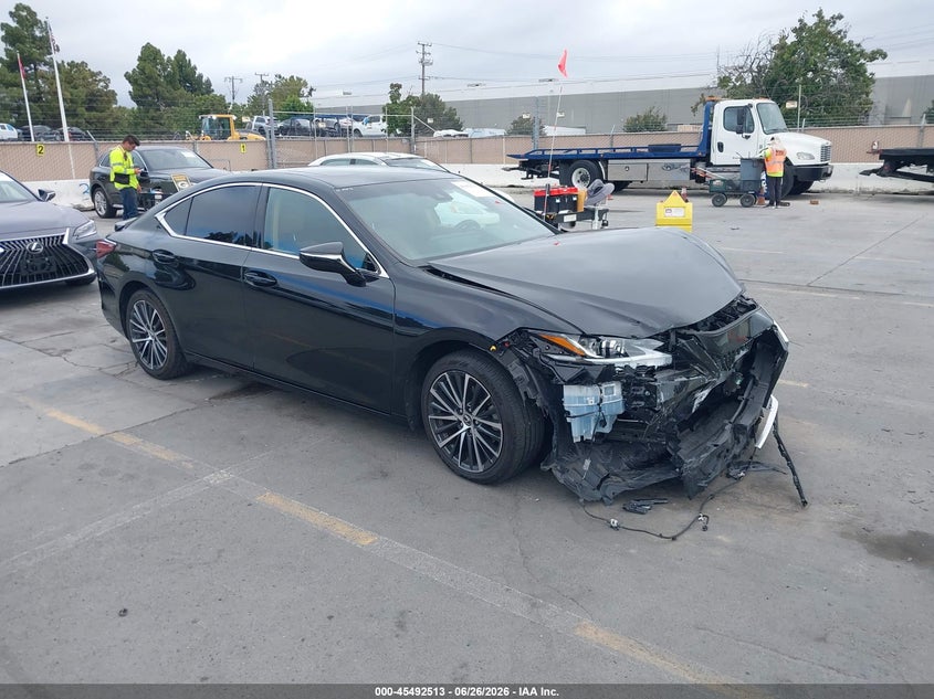 2023 LEXUS ES 300H — Photo gallery