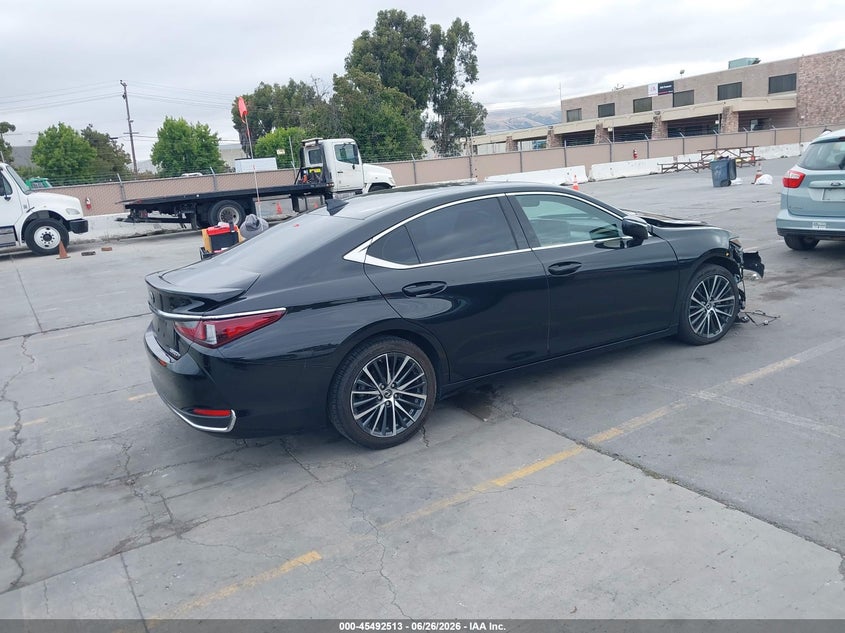 2023 LEXUS ES 300H — Photo 4