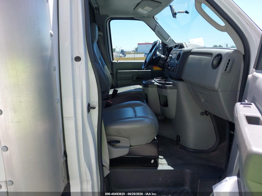 2014 FORD E-350 CUTAWAY auction photo 5