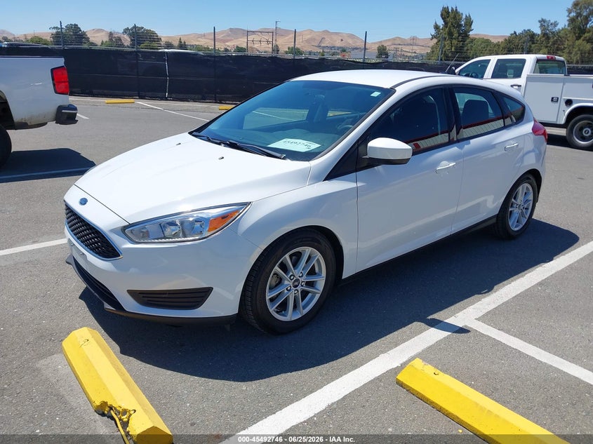 Vin: 1fadp3k23jl328967, lot: 45990943, ford focus se 20182
