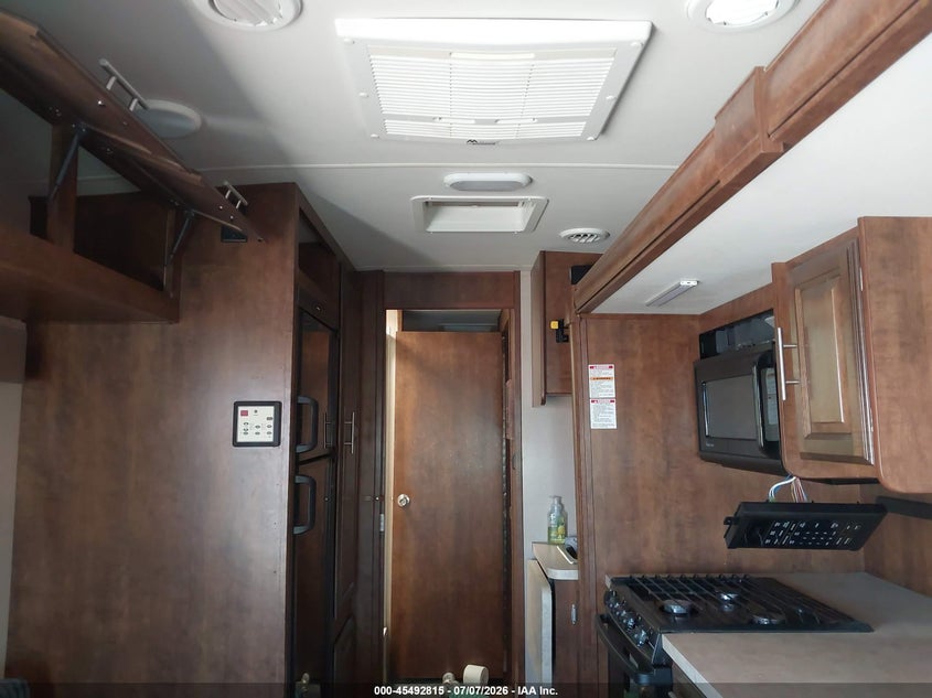 2015 FORD F53 auction photo 8