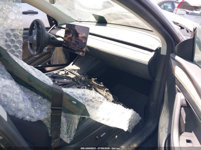 TESLA MODEL Y 2024 VIN 7SAYGAEE6RF033272