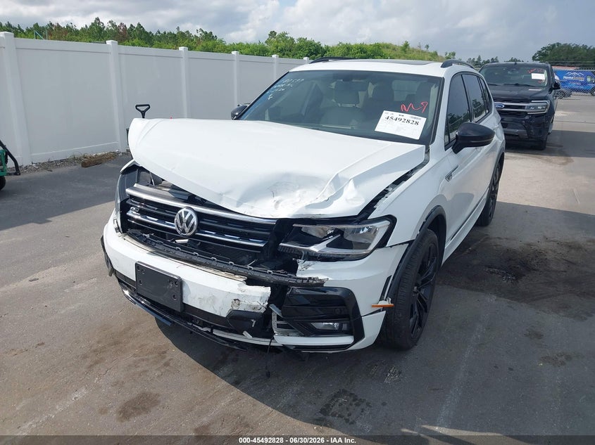 2021 VOLKSWAGEN TIGUAN auction photo 2