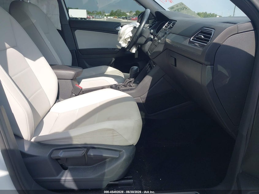 2021 VOLKSWAGEN TIGUAN auction photo 5