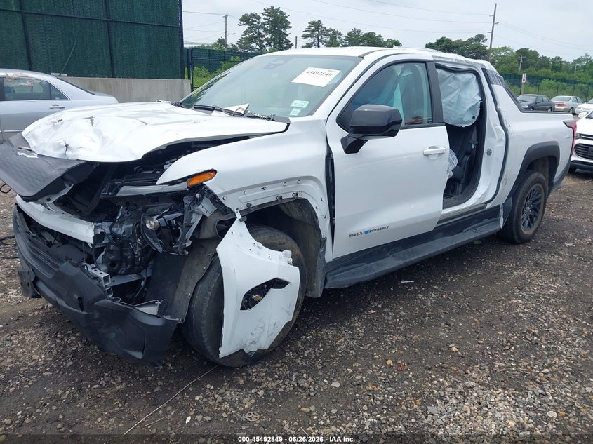 2024 CHEVROLET SILVERADO EV auction photo 2