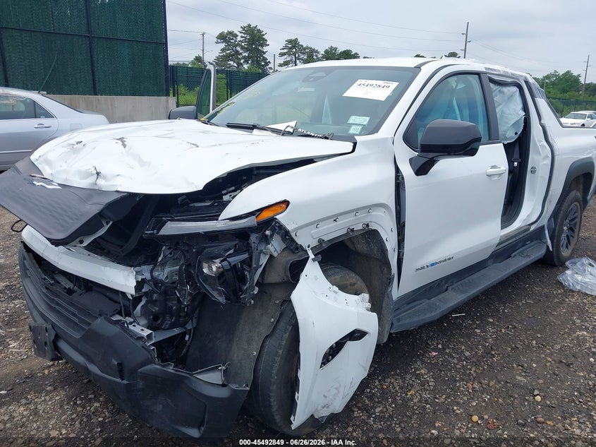 2024 CHEVROLET SILVERADO EV auction photo 6
