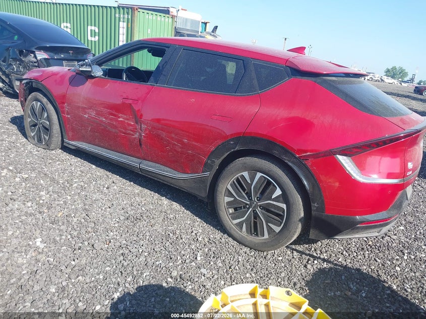 2024 KIA EV6 auction photo 3