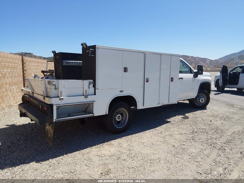 2021 CHEVROLET SILVERADO 3500HD CHASSIS auction photo 4