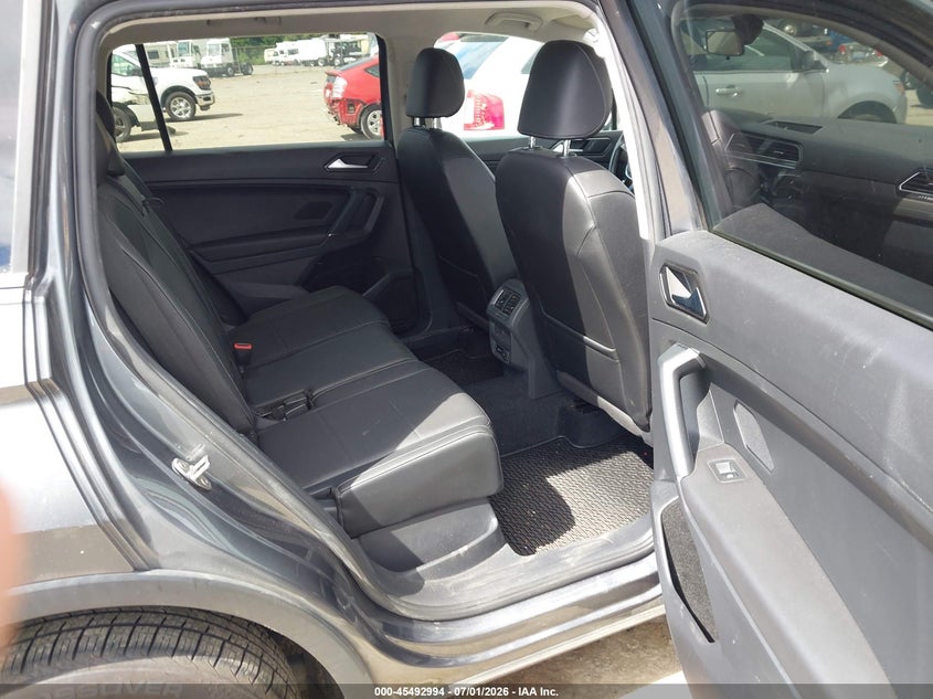 2018 VOLKSWAGEN TIGUAN auction photo 8