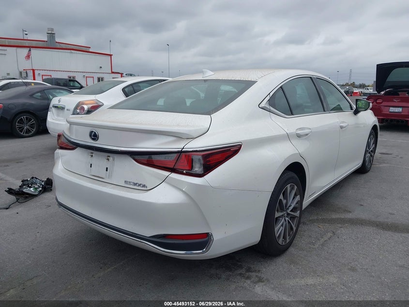 AtlanticExpress - Lexus ES 300h