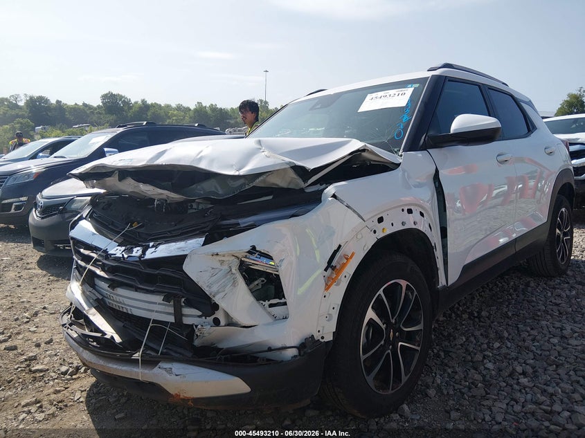 2025 CHEVROLET TRAILBLAZER auction photo 2