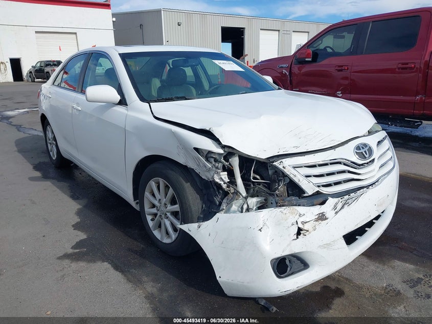 2011 TOYOTA CAMRY XLE V6