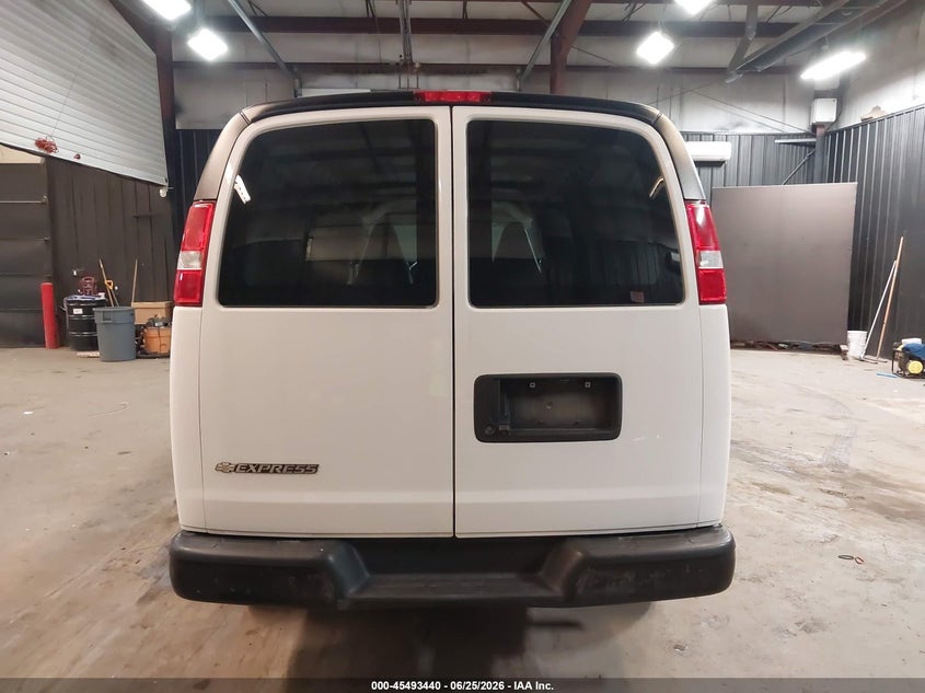 2017 CHEVROLET EXPRESS 3500 WORK VAN — Фото 19