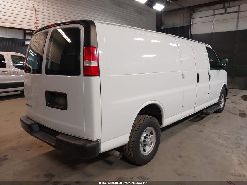 2017 CHEVROLET EXPRESS 3500 WORK VAN — Фото 4