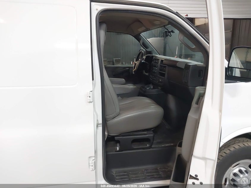 2017 CHEVROLET EXPRESS 3500 WORK VAN — Фото 5
