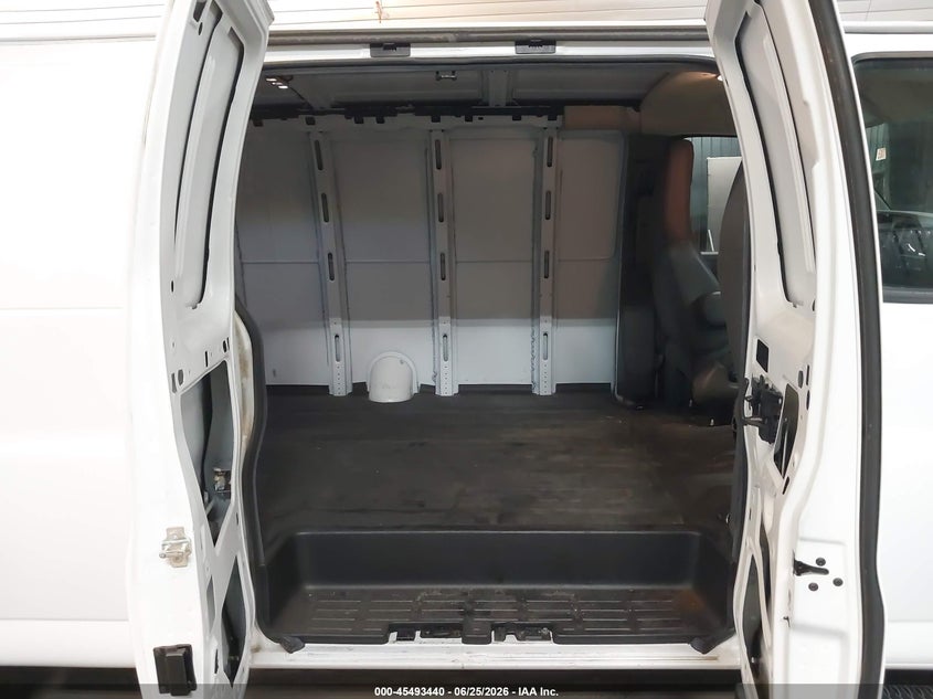 2017 CHEVROLET EXPRESS 3500 WORK VAN — Фото 8