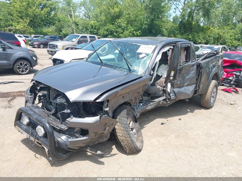 2016 TOYOTA TACOMA auction photo 2