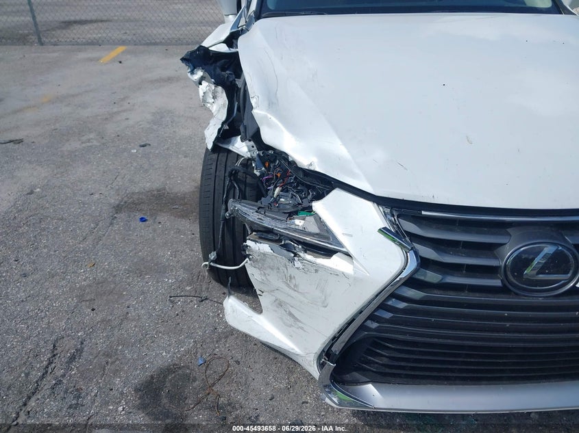 2018 LEXUS IS 300 auction photo 6
