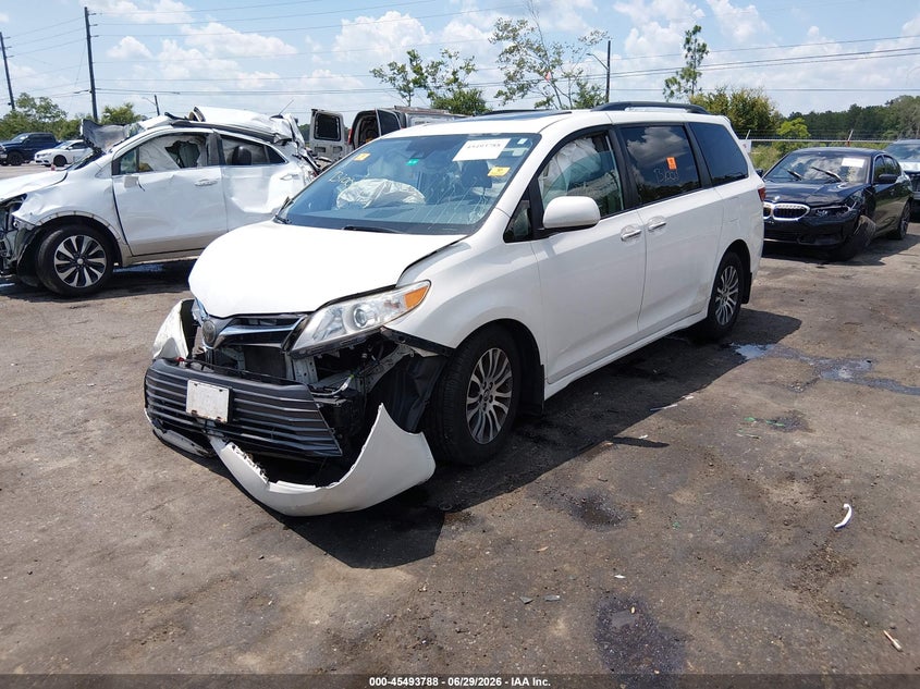 2019 TOYOTA SIENNA auction photo 2