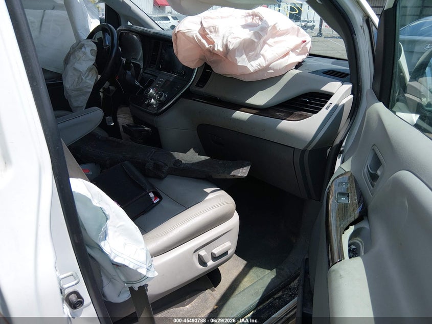 2019 TOYOTA SIENNA auction photo 5