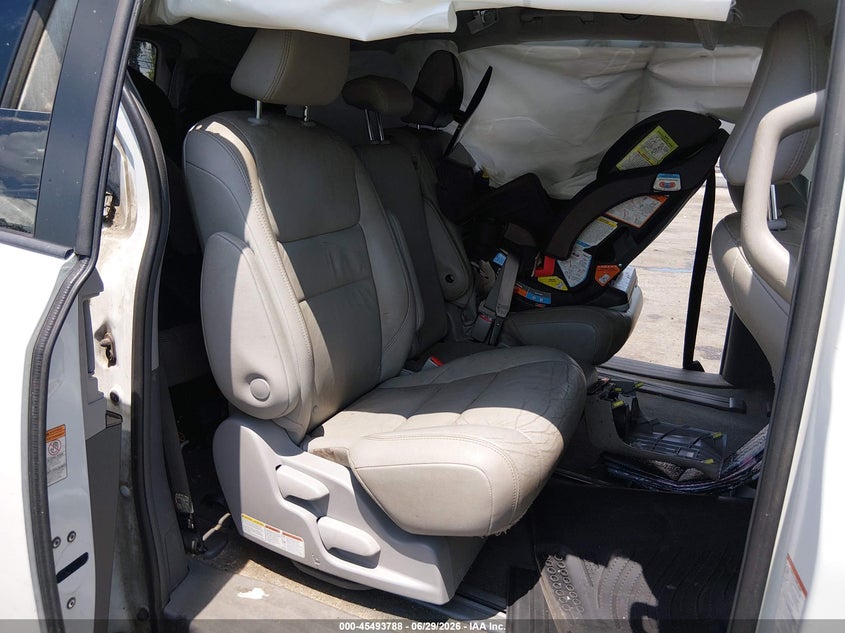 2019 TOYOTA SIENNA auction photo 8