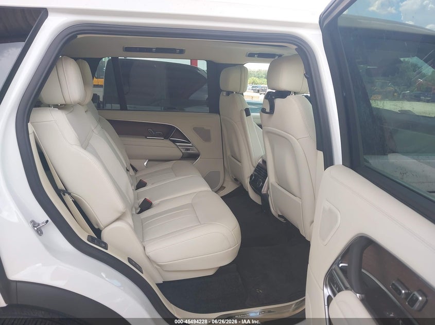 2025 LAND ROVER RANGE ROVER auction photo 8