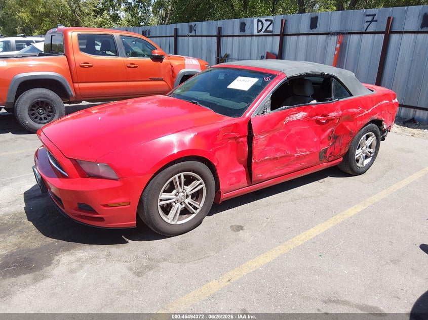 2013 FORD MUSTANG auction photo 2